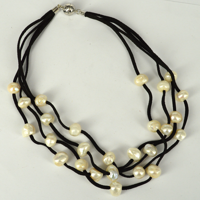 Faux Suede & 27 Fresh Water Pearl necklace Magnetic clasp Black 48cm