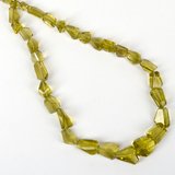 Olive Quartz Fac.Nugget app 15x12mm str 30 beads-beads incl pearls-Beadthemup