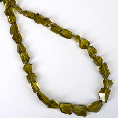 Olive Quartz Fac.Nugget app 20x13mm str 29 beads