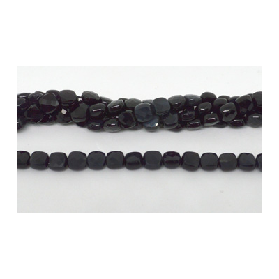 Onyx  Fac.Flat Square 6mm strand 67 beads