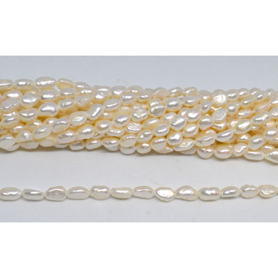 Fresh Water Pearl 5-6x7mm Baroque strand 44
